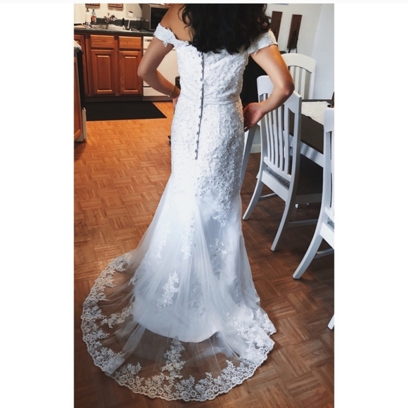 Elegant White Lace Off-Shoulder Dress - Picture 12 of 13